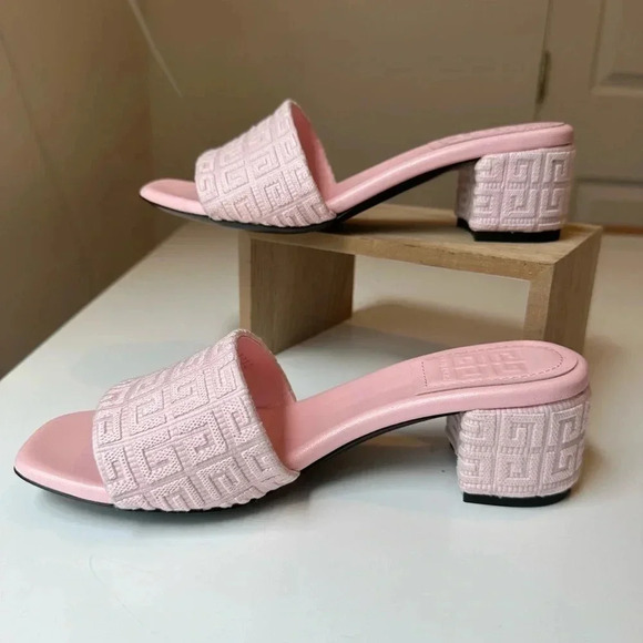 GIVENCHY Pink 4G Block Heel Slip On Spring/Summer Sandal, Size 6.5 - Picture 3 of 14